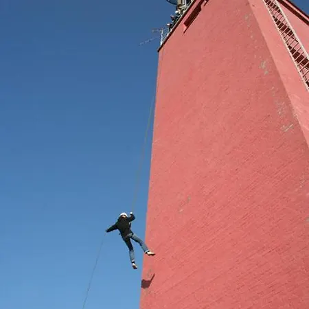 Kylmaepihlaja Lighthouse ホテル ラウマ