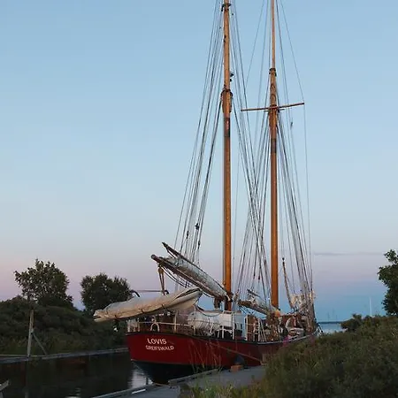 Kylmaepihlaja Lighthouse Hotel 3*