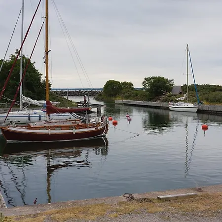 Kylmaepihlaja Lighthouse Hotel