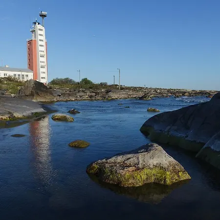 Hotel Kylmaepihlaja Lighthouse Rauma