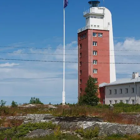 Kylmaepihlaja Lighthouse Hotel