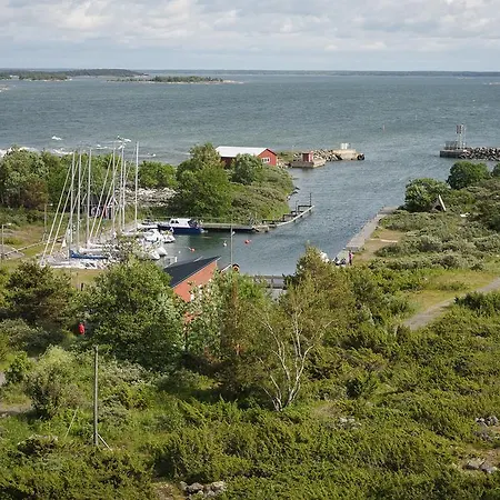 Hotel Kylmaepihlaja Lighthouse 3*