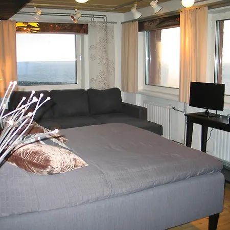 Kylmaepihlaja Lighthouse Hotel