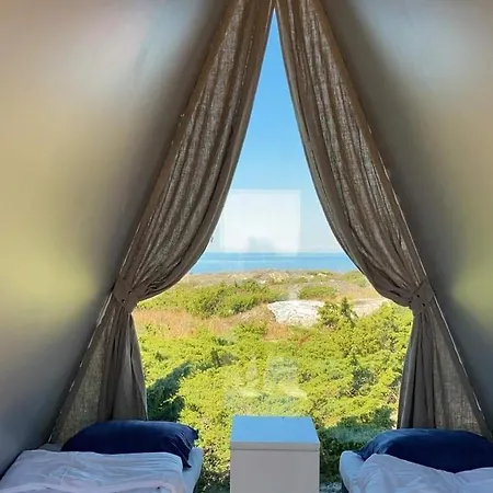 Kylmaepihlaja Lighthouse Hotel