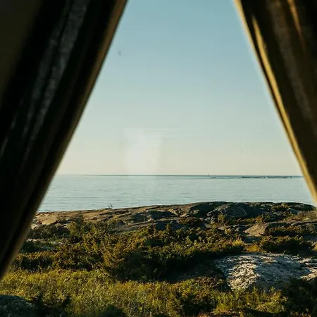 Kylmaepihlaja Lighthouse Hotel 3*