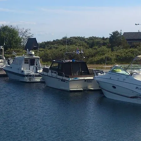 Kylmaepihlaja Lighthouse Hotel