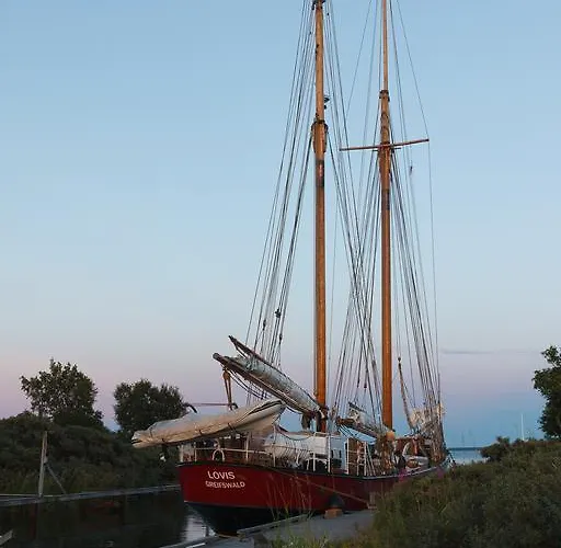 Kylmaepihlaja Lighthouse Hotel 3*