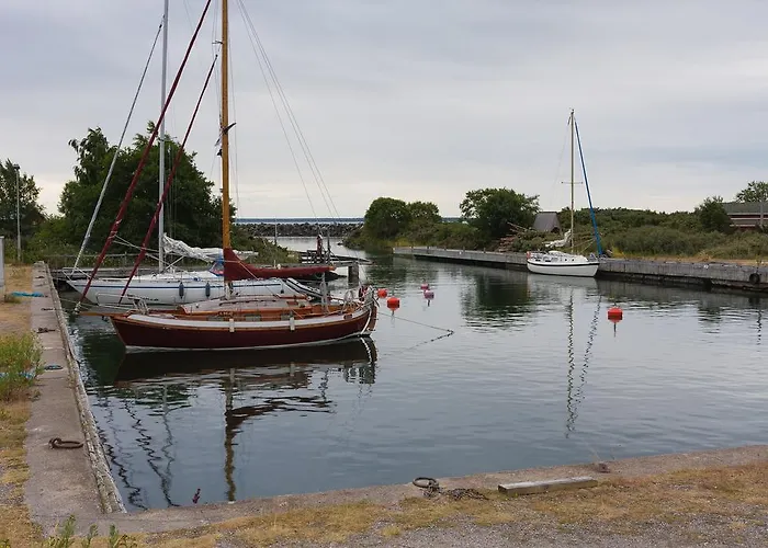 Kylmaepihlaja Lighthouse Hotel