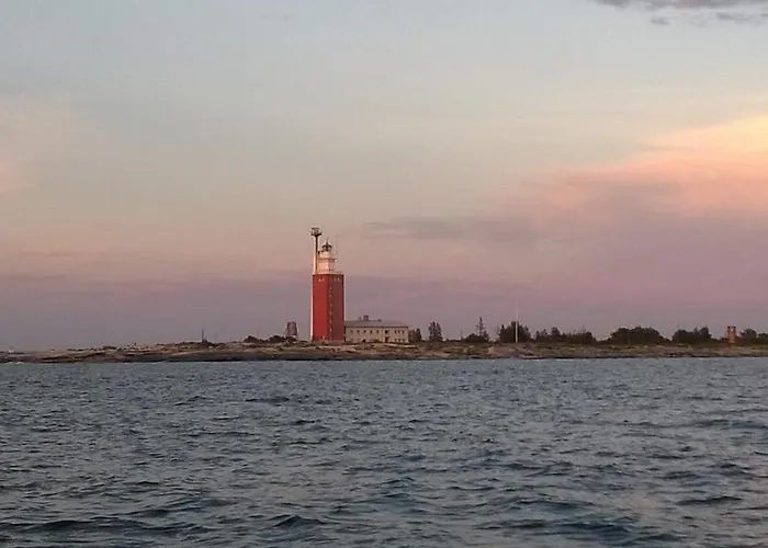 Hotel Kylmaepihlaja Lighthouse