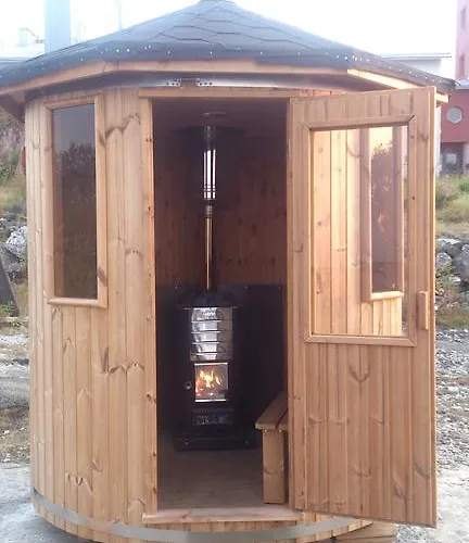 Kylmaepihlaja Lighthouse Hotel