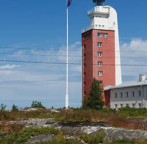 Kylmaepihlaja Lighthouse Hotel