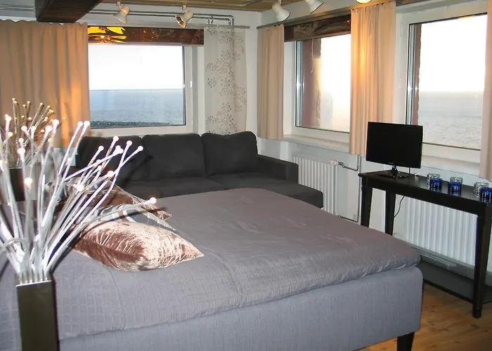 Kylmaepihlaja Lighthouse Hotel