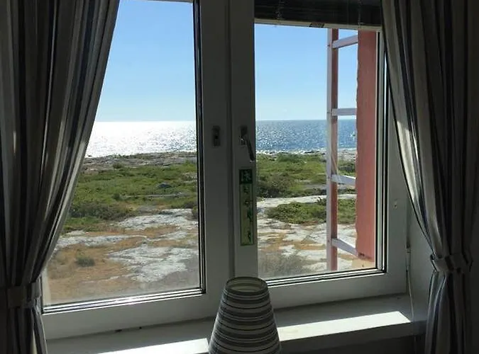 Hotel Kylmaepihlaja Lighthouse Rauma