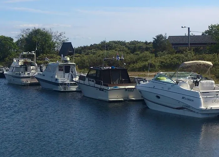 Kylmaepihlaja Lighthouse Hotel